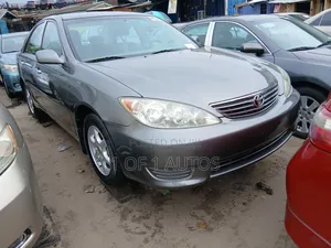 Toyota Camry LE 4dr Sedan (2.4L 4cyl 5A) 2005 Gray
