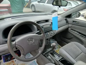 Toyota Camry LE 4dr Sedan (2.4L 4cyl 5A) 2005 Gray