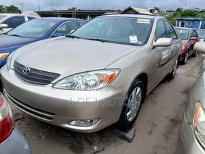 Toyota Camry XLE 4dr Sedan (2.4L 4cyl 4A) 2003 Gold