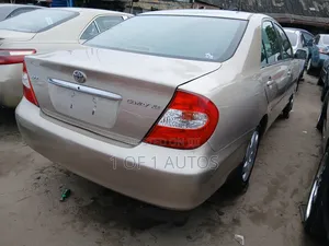 Toyota Camry XLE 4dr Sedan (2.4L 4cyl 4A) 2003 Gold