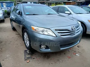 Toyota Camry XLE V6 4dr Sedan (3.5L 6cyl 6A) 2011 Green