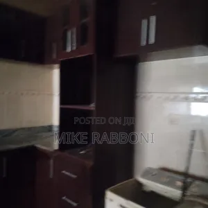 5bdrm Bungalow in Gra, Enugu for rent
