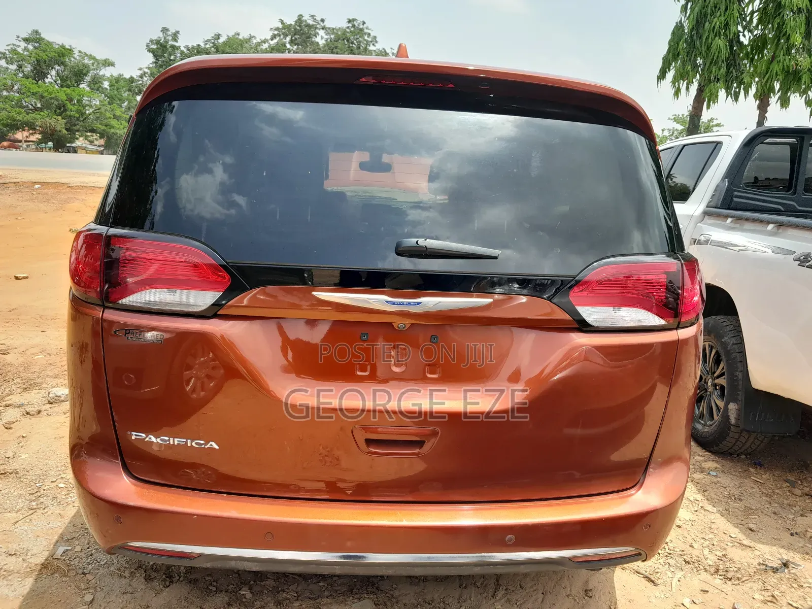 Chrysler Pacifica 2018 Orange