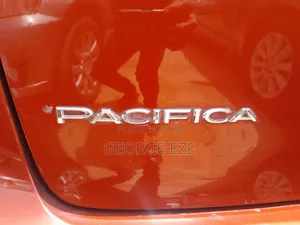Chrysler Pacifica 2018 Orange