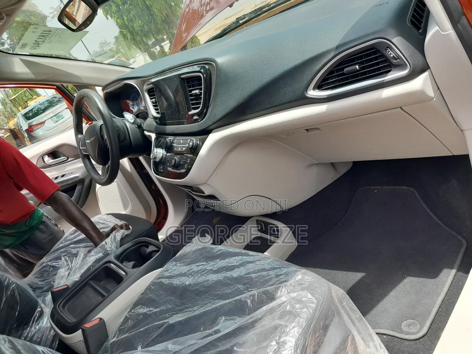 Chrysler Pacifica 2018 Orange