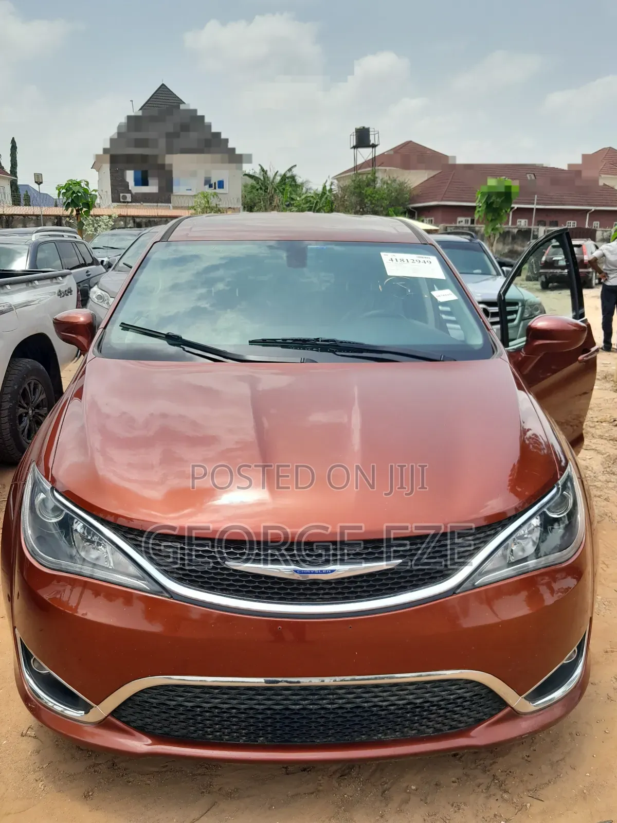 Chrysler Pacifica 2018 Orange