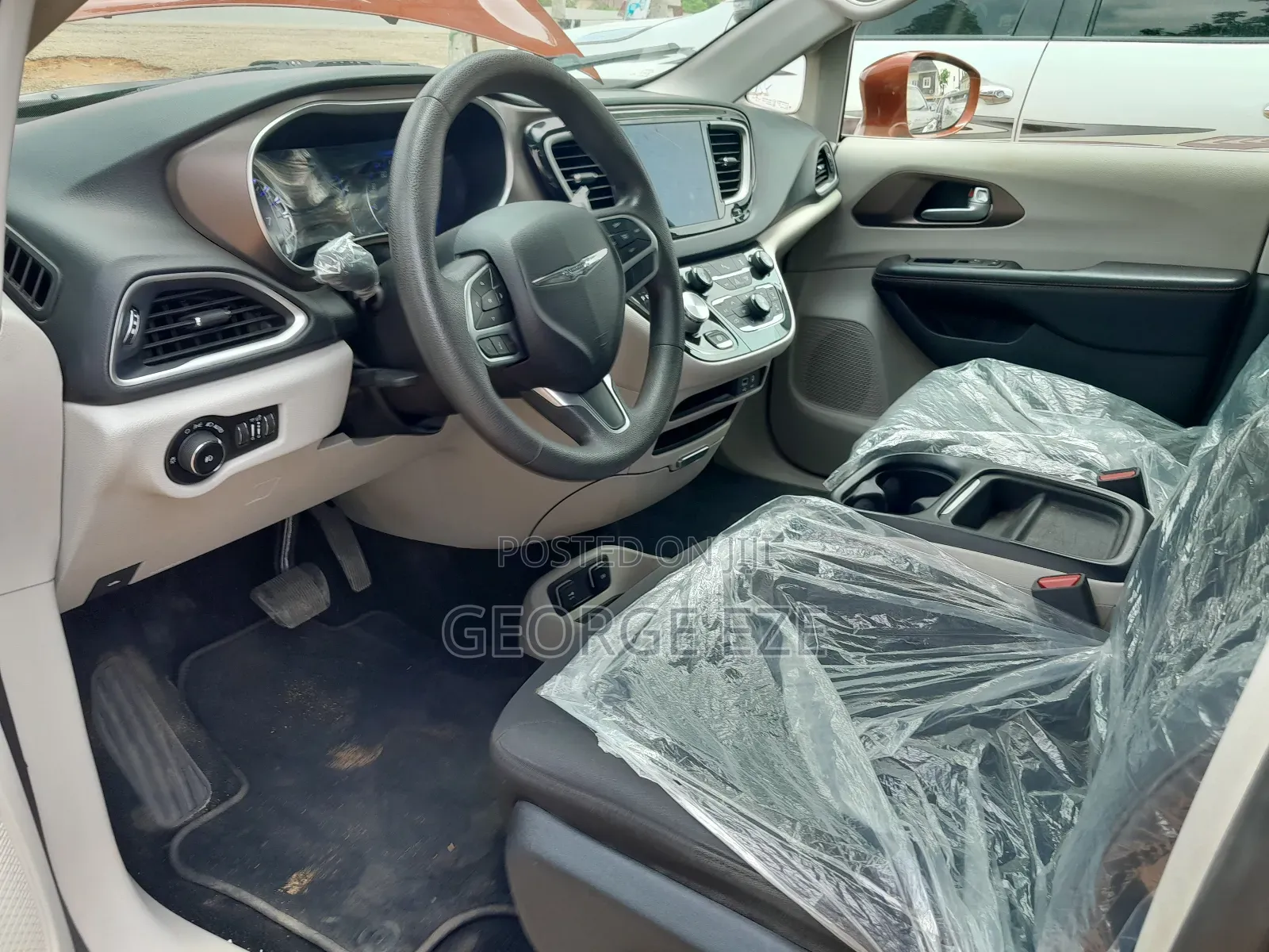 Chrysler Pacifica 2018 Orange