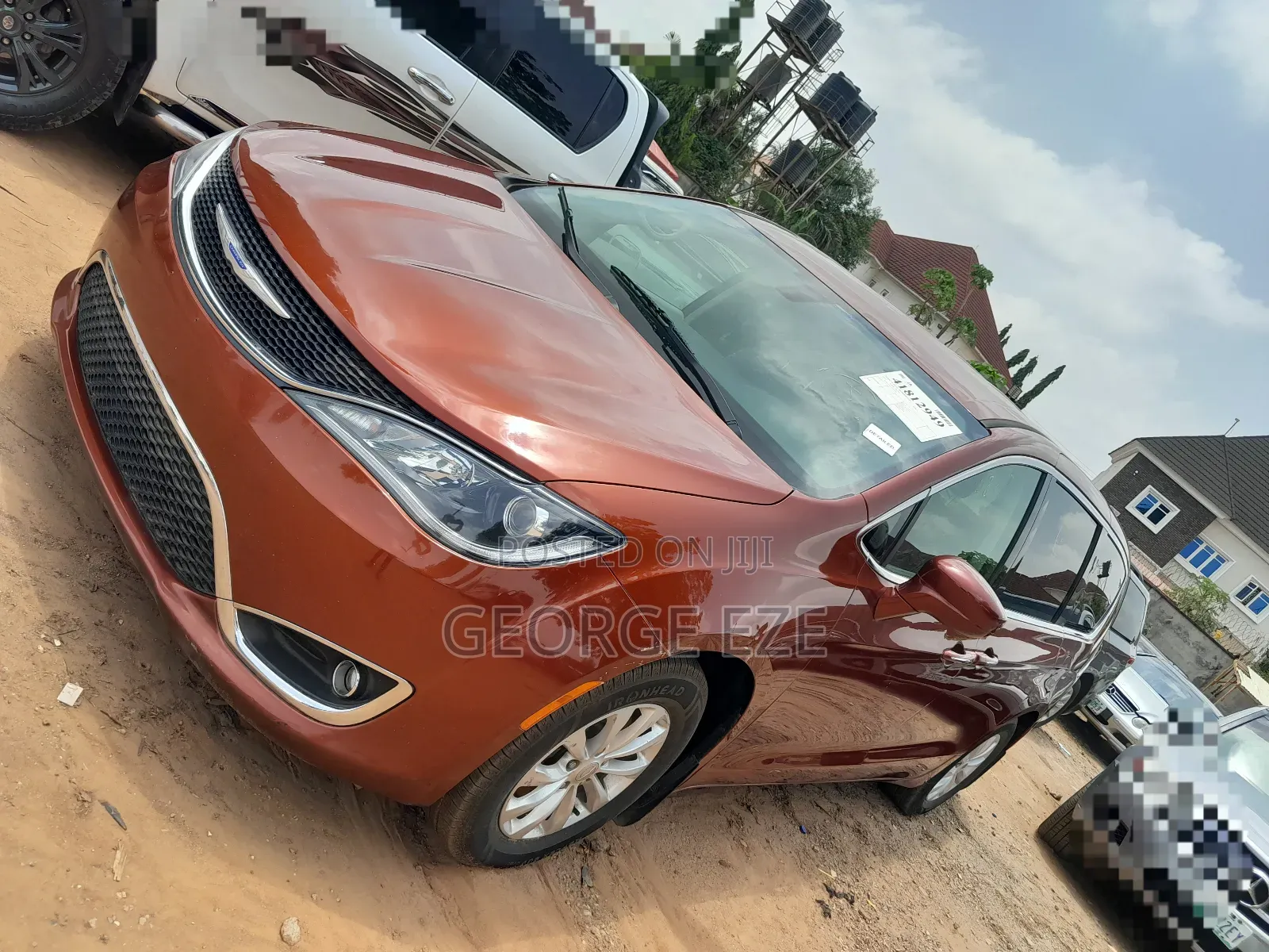 Chrysler Pacifica 2018 Orange