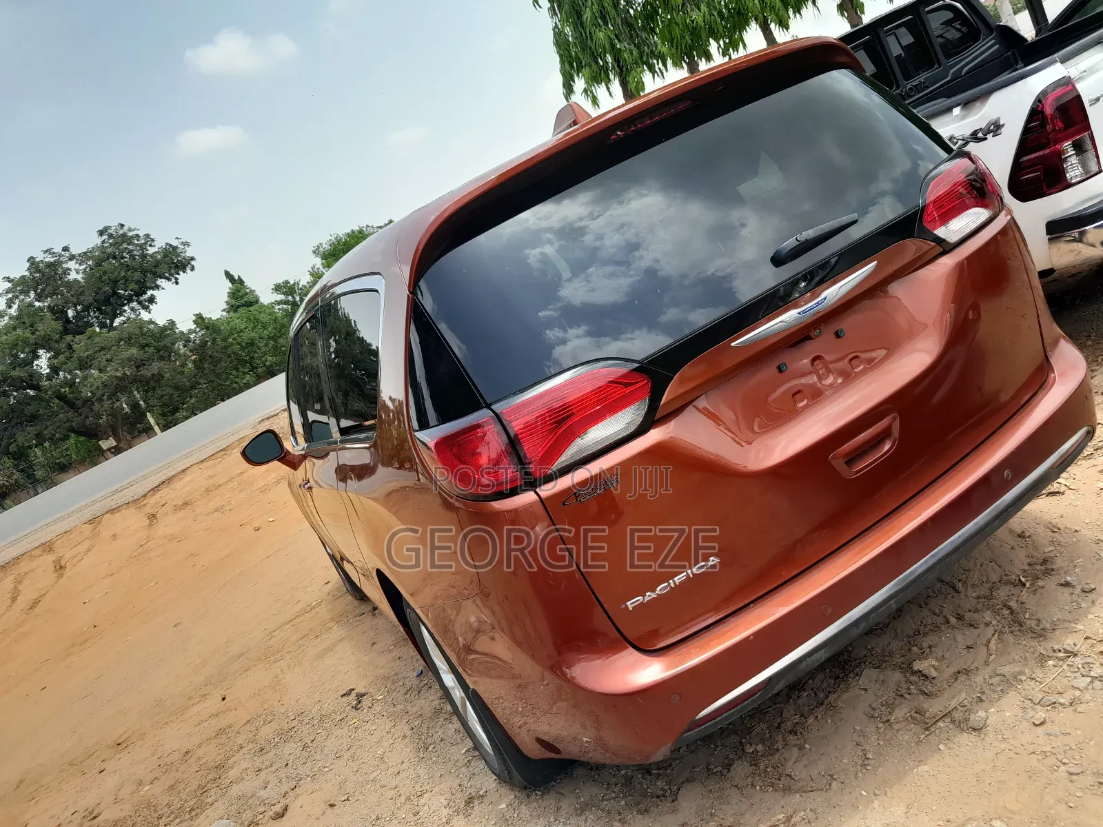 Chrysler Pacifica 2018 Orange