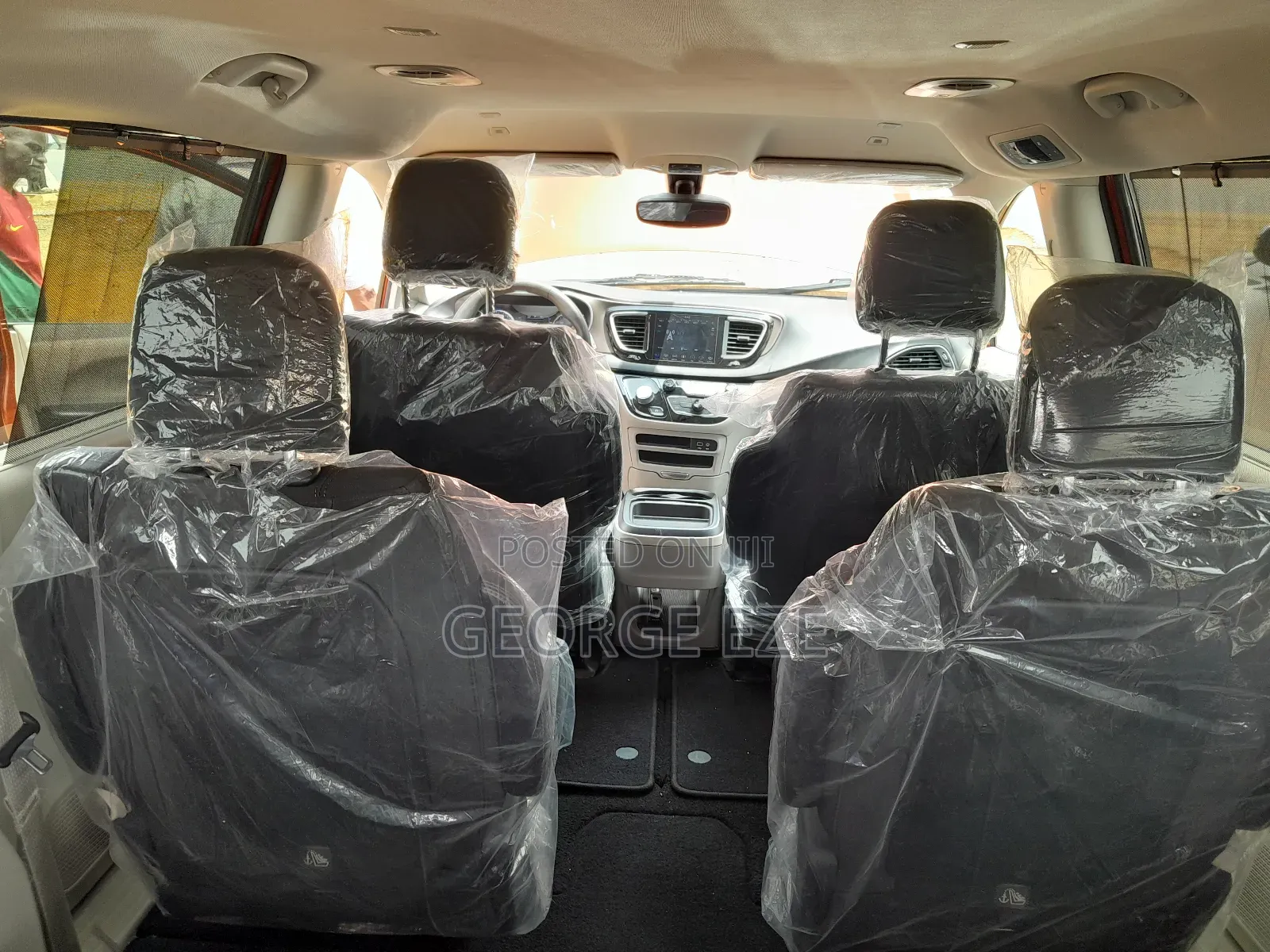 Chrysler Pacifica 2018 Orange