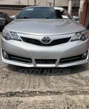 Toyota Camry SE 4dr Sedan (2.5L 4cyl 6A) 2013 Silver