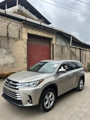 Toyota Highlander Limited 4dr SUV AWD (3.5L 6cyl 6A) 2015 Gold