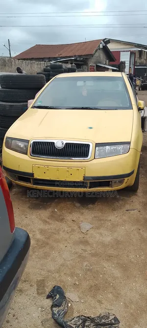 Skoda Fabia 2010 Yellow