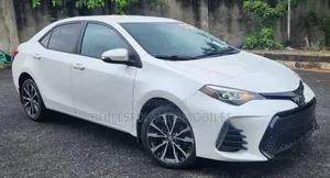 Toyota Corolla SE Special Edition 4dr Sedan (1.8L 4cyl CVT) 2017 White