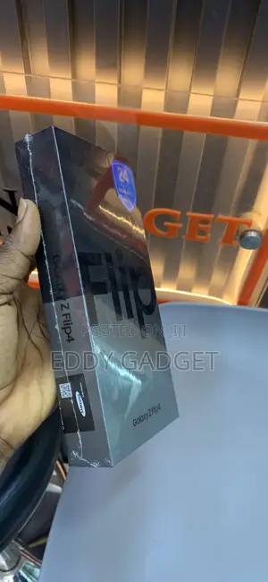 New Samsung Galaxy Z Flip4 256 GB