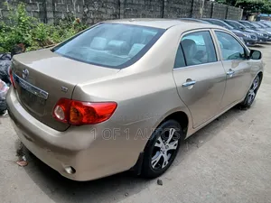 Toyota Corolla LE 4dr Sedan (1.8L 4cyl 4A) 2010 Gold