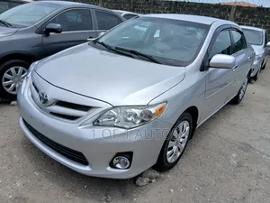 Toyota Corolla LE 4dr Sedan (1.8L 4cyl 4A) 2011 Silver