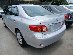 Toyota Corolla LE 4dr Sedan (1.8L 4cyl 4A) 2011 Silver