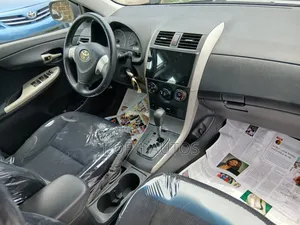 Toyota Corolla LE 4dr Sedan (1.8L 4cyl 4A) 2011 Silver