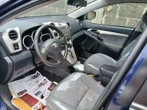 Toyota Matrix Hatchback FWD (1.8L 4cyl 5M) 2010 Blue