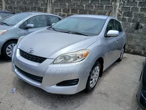 Toyota Matrix S Hatchback FWD (2.4L 4cyl 5A) 2010 Silver