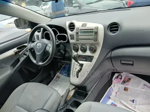 Toyota Matrix S Hatchback FWD (2.4L 4cyl 5A) 2010 Silver