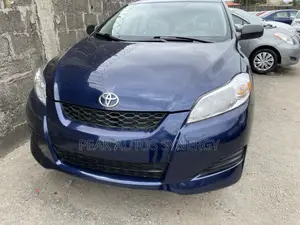 Toyota Matrix S Hatchback FWD (2.4L 4cyl 5A) 2011 Blue