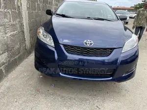 Toyota Matrix S Hatchback FWD (2.4L 4cyl 5A) 2011 Blue
