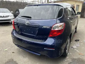 Toyota Matrix S Hatchback FWD (2.4L 4cyl 5A) 2011 Blue