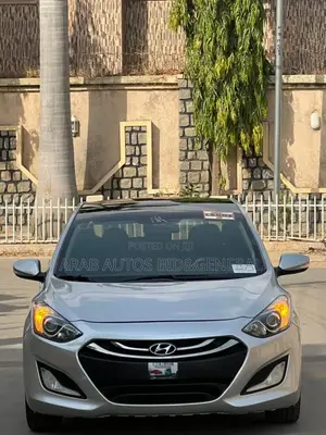 Hyundai Elantra Limited 4dr Sedan (1.8L 4cyl 6A) 2014 Silver