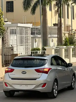Hyundai Elantra Limited 4dr Sedan (1.8L 4cyl 6A) 2014 Silver