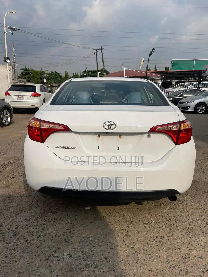 Toyota Corolla 2019 White