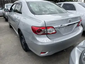 Toyota Corolla LE 4dr Sedan (1.8L 4cyl 4A) 2013 Silver