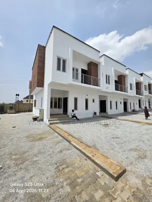 3bdrm Townhouse/Terrace in Esther Court, Lugbe District for sale