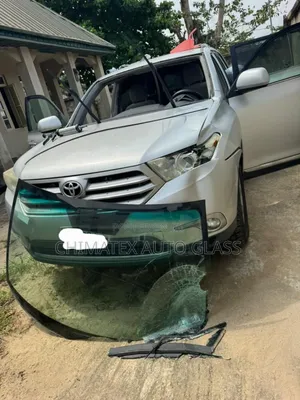 Toyota Highlander 2010 Windscreen Glass Available at Chimatex