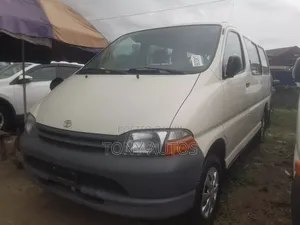 Toyota HiAce 2004 White