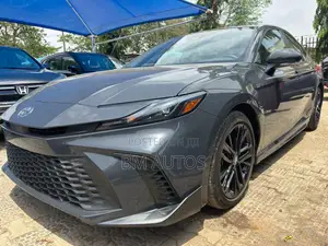 Toyota Camry SE 2025 Gray