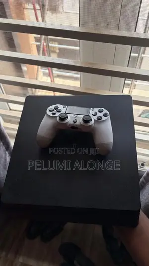Playstation 4 Slim