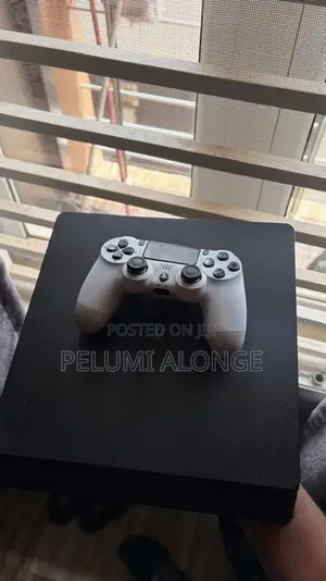 Playstation 4 Slim