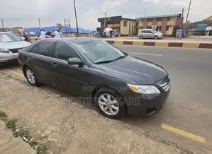 Toyota Camry LE 4dr Sedan (2.5L 4cyl 6A) 2011 Gray