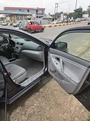 Toyota Camry LE 4dr Sedan (2.5L 4cyl 6A) 2011 Gray