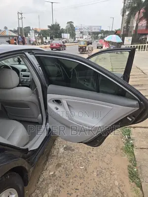 Toyota Camry LE 4dr Sedan (2.5L 4cyl 6A) 2011 Gray