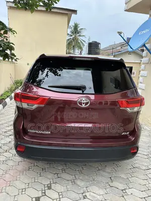Toyota Highlander XLE V6 4x2 (3.5L 6cyl 6A) 2016 Red