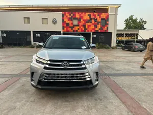 Toyota Highlander XLE 4dr SUV (3.5L 6cyl 6A) 2015 Silver