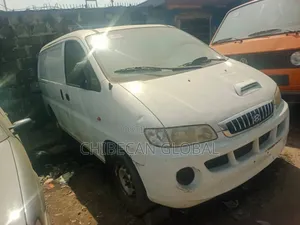 Hyundai H1 2002 White
