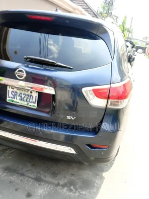 Nissan Pathfinder SV 2012 Blue