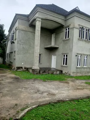 3bdrm Duplex in Alalubosa for sale