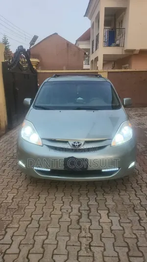 Toyota Sienna XLE 2008