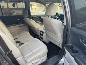 Honda Pilot Touring 4dr SUV 4WD (3.5L 6cyl 9A) 2016 Gray