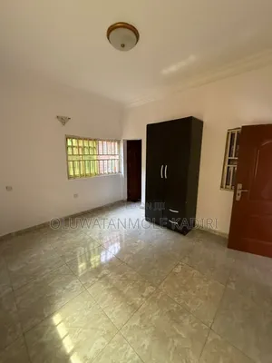 Mini Flat in Chevron for rent